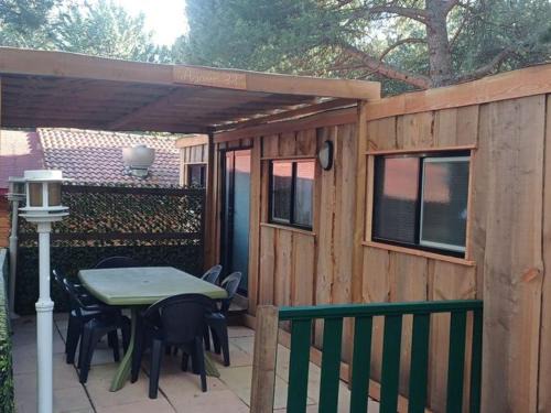Mobil home spacieux 39m² avec terrasse, 3 chambres, 6 personnes - API-1-52-676