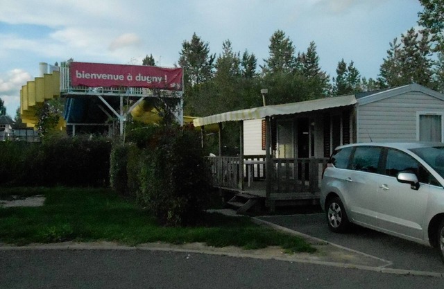 Mobil home with swimming pool on campsite 4 stars with holiday clubs