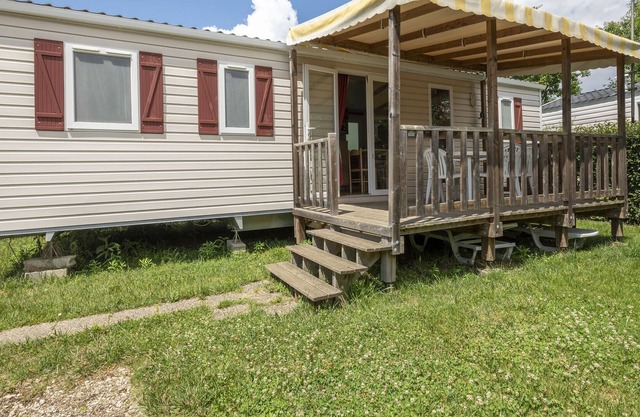 Mobile home in Centre-Val de Loire with pool