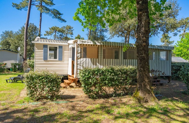 Mobile Home 'Mh 122 Ronce Les Bains' with Shared Pool, Terrace and Air Conditioning