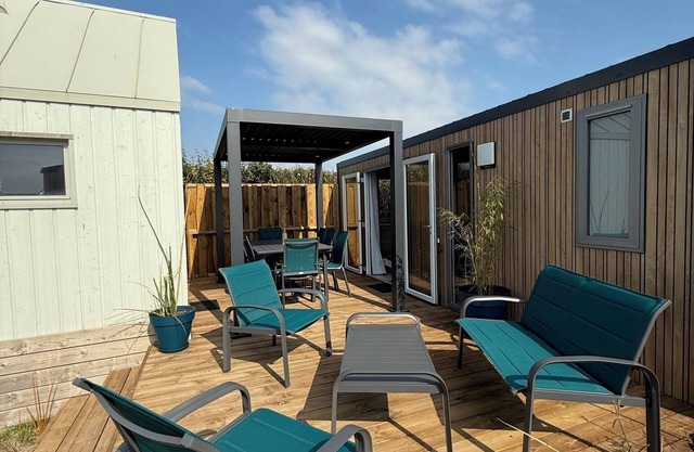 Mobile homes and chalets for 4 to 8 people Pets allowed