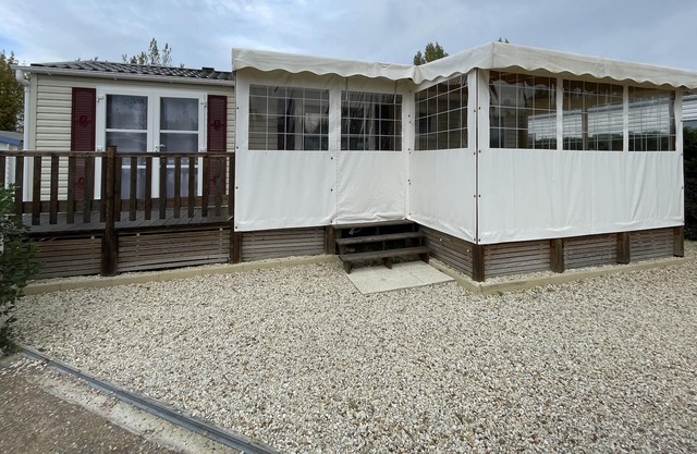 Mobilhome in a campsite with swimming pool facing the beach