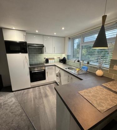 modern 1 bed apartment with car parking