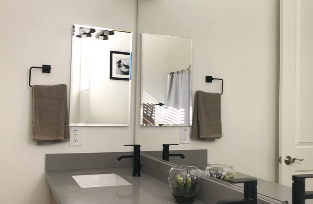Modern 1-Bed Suite Near Desert Ridge, Mayo Clinic, Waste Management Open