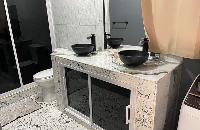 Modern 1-bedroom apartment with AC, WiFi and Kitchen in beautiful Negril .