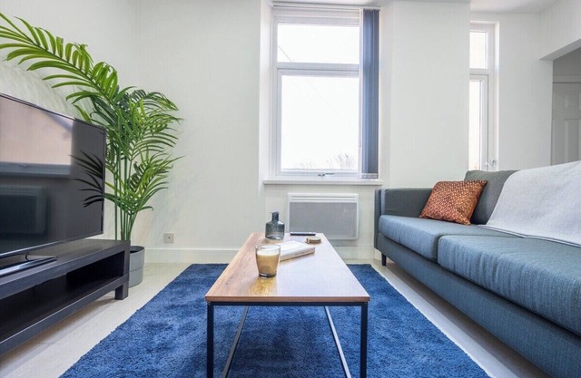 Modern 1 bedroom - Church View 4 by Tŷ SA