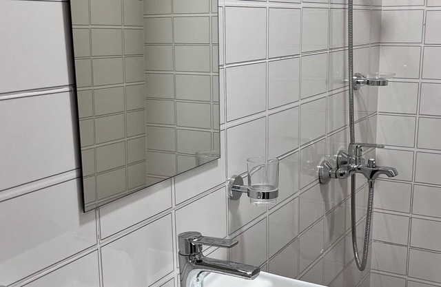 Modern 1-bedroom corporate apartment in charming East Legon with AC, WiFi