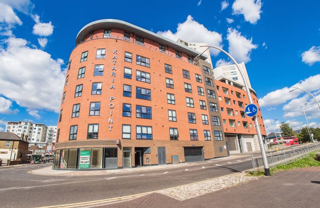 Modern 1-Bedroom in Ilford Tower Apartments