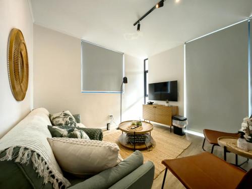 Modern 1BD Apartment with Pool & Braai George