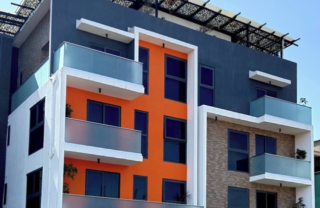 Modern 1BR Apartment in Cantonments - Pool, Gym & Rooftop Lounge