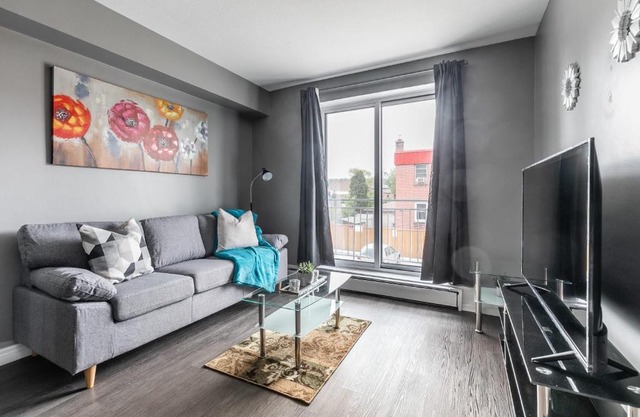 Modern 1BR Condo - Minutes From Downtown