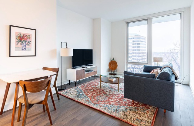 Modern 1BR in Reston, Parking + Pet-Friendly
