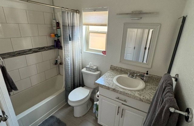 Modern 2 bed/2bath house off Orange Grove & I-10 with Alarm/Wifi/PETS welcome
