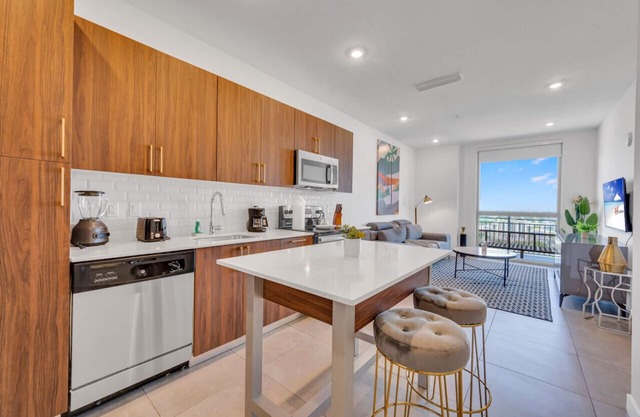 Modern 2 Bed Mins from Brickell W/Free Parking