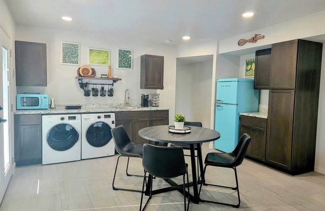 Modern 2 bedroom - Private Access - Fully Remodeled - 3 miles to ASU