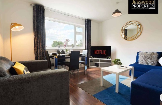 Modern 2Bed | Town Centre | Business & Contractors