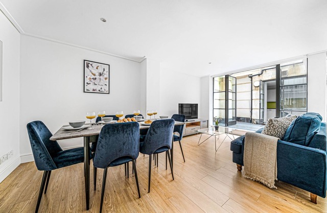 Modern 2BR Apartment with Patio in the Heart of Holborn's Vibrant Neighborhood