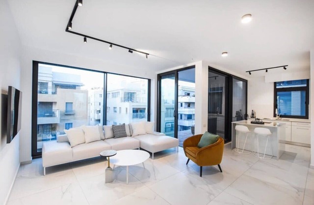 Modern 2BR in Geula with MAMAD by HolyGuest