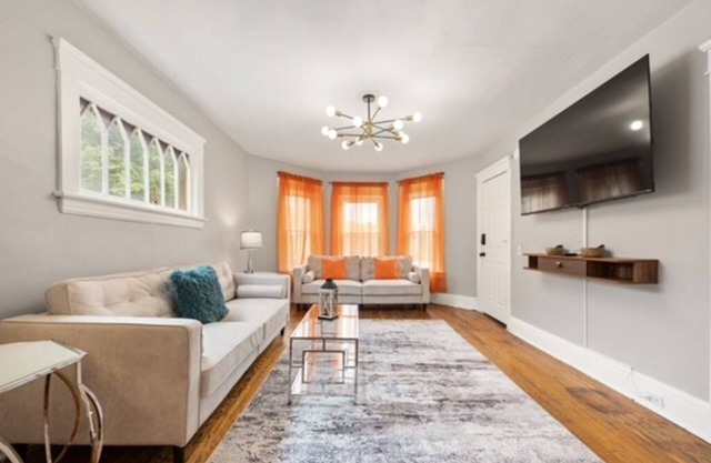 Modern 2BR Mins to Univ, Zoo, Destiny & Downtown
