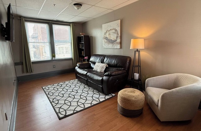 Modern 2BR w/Ensuite, Downtown Morgantown, WVU