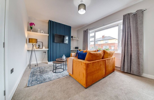 Modern 3 bed, home from home with free parking