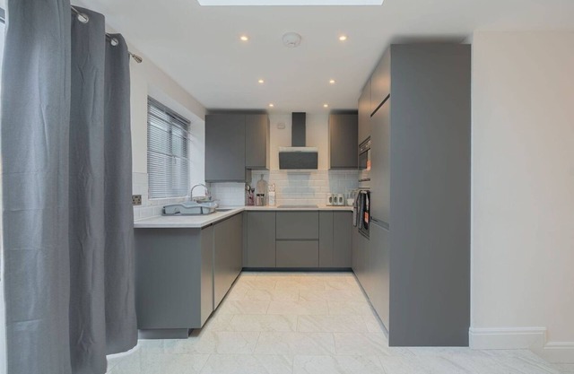 Modern 3 bed house Tottenham Free Parking/WIFI