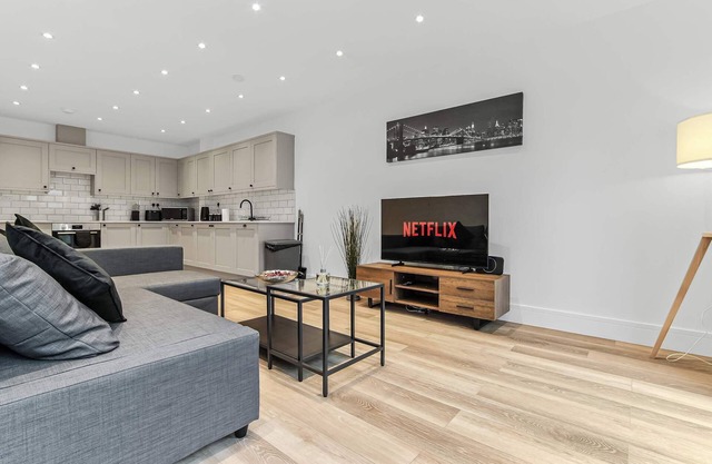 Modern 3 Bedroom Stay, Patio, East Croydon