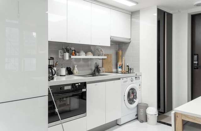 Modern 3-bedroom apartment with WiFi and AC in vibrant Gangnam