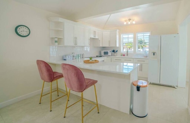 Modern 3-Bedroom Home - Harbour Breeze