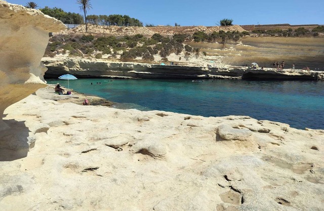 Modern 3-bedroom maisonette walking distance from Marsaxlokk promenade.