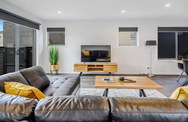 Modern 3-bedroom Villa near Airport & CBD.