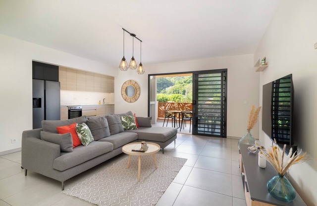 Modern 3 bedrooms apt in Punaauia with parking