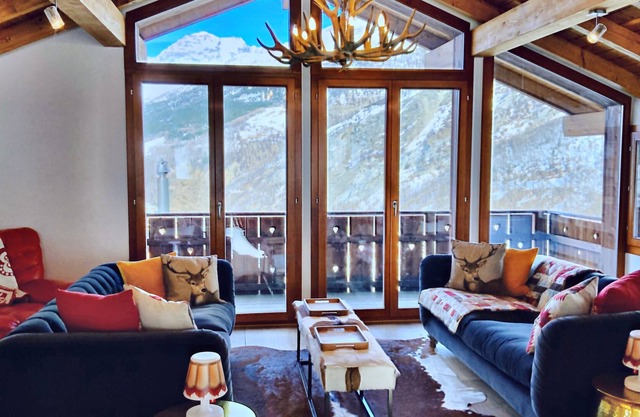 Modern 300m Grand Luxury Chalet With Great Views!