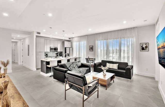 Modern 3BR Near Las Olas & Beach Roof Top
