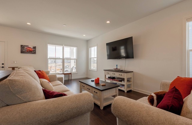 Modern 3BR townhome w/stylish decor, balcony, laundry, & workspace near VT & downtown.