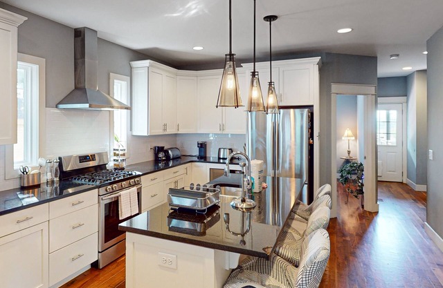 Modern 3BR Townhome with private balconies near Downtown Nashville