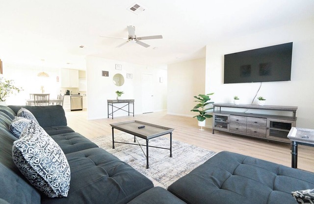 Modern 4-Bedroom Getaway – Close to Las Vegas Strip, LV Airport, & Lake Mead