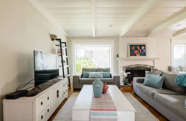 Modern 4bd Getaway In Downtown MV With Pool!