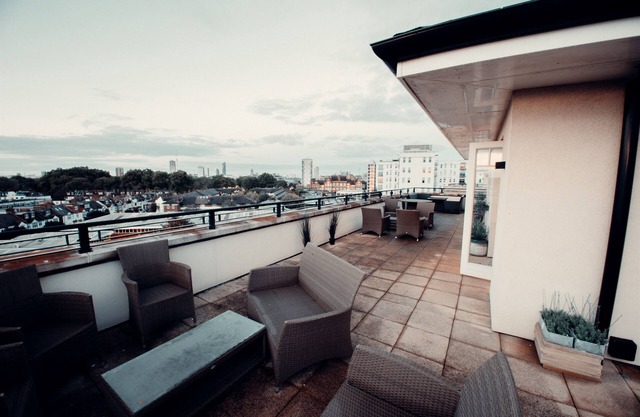 Modern 4BR Penthouse w/Terrace |Wi-Fi|