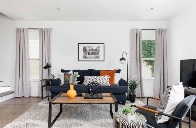 Modern 4BR Retreat for 12, Near Downtown Nash!
