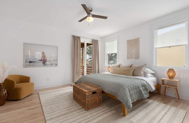​Modern 5 Bedroom Home with Pool, Hot Tub, Minutes To Beaches & Wild Horses​