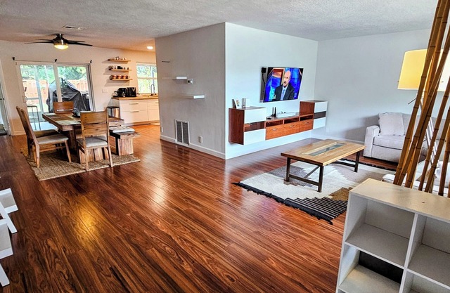 Modern 5⭐ HOME just 6-Min to Beach🏖️ +FREE Rental Car + FREE WATERSPORTS🌊 !