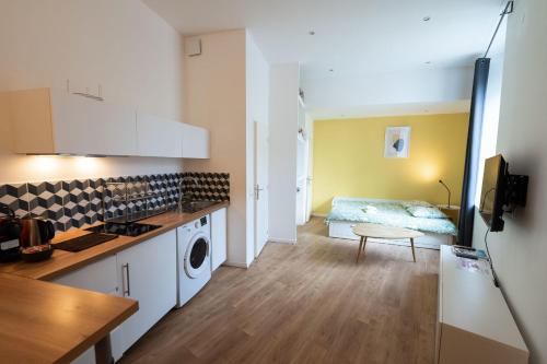 Modern AC Studio in the Heart of Chartrons