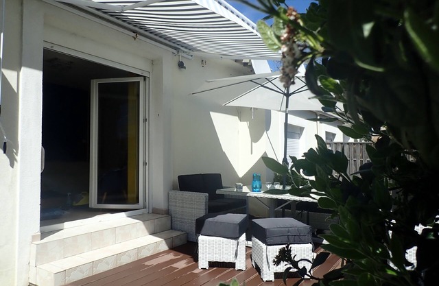 Modern, air-conditioned house, 5 minutes walk from the beach, quiet. 3 rooms.