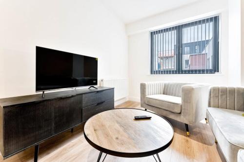 Modern and Bright 2 Bed Apartment in Solihull