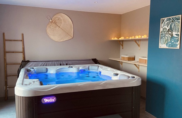 Modern and cozy house with spa on the Opal Coast, 4*