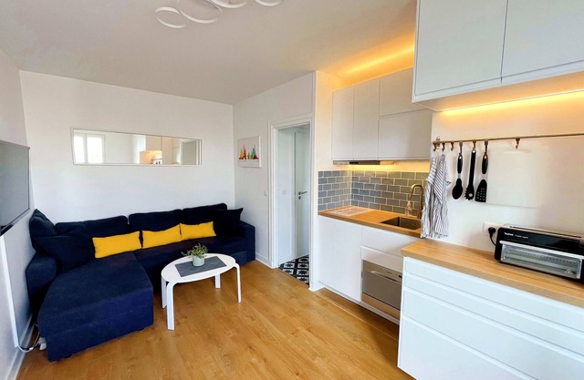 Modern Apartment Very Close to Paris - Cozy & Fast Wifi - 10 min to Metro