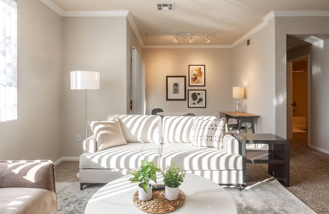 Modern Apartment in Prime Location (ID4281)