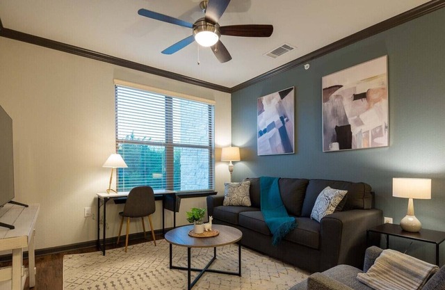 Modern Apartment in Prime Location (ID7106)