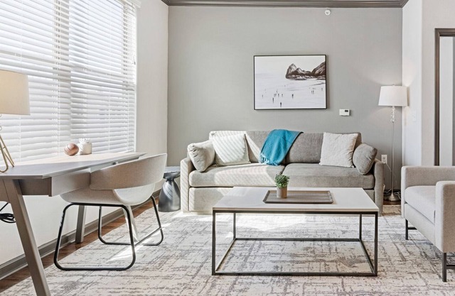 Modern Apartment in Prime Location (ID5207X82)